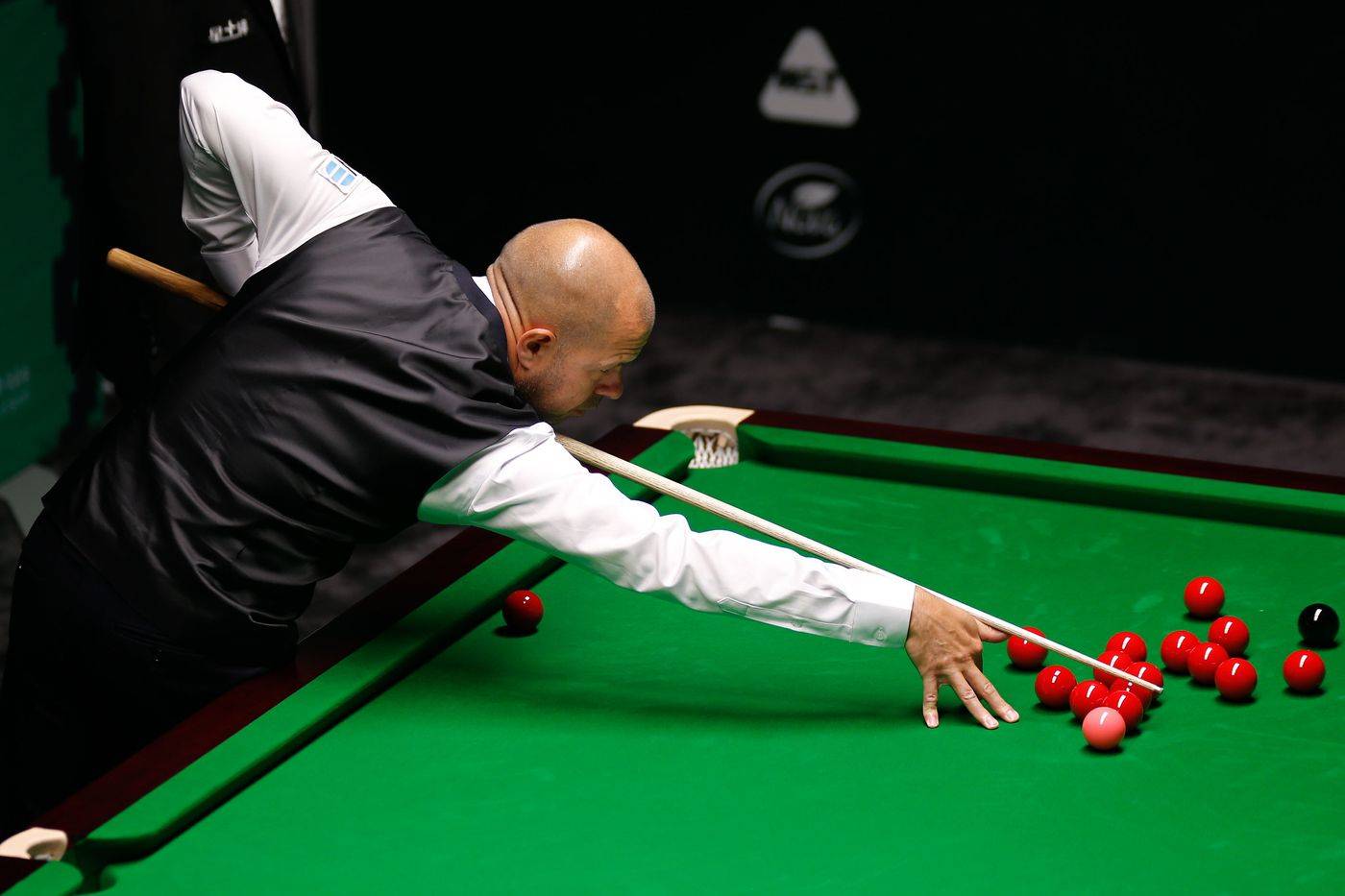 后腰回撤构 后腰回撤构